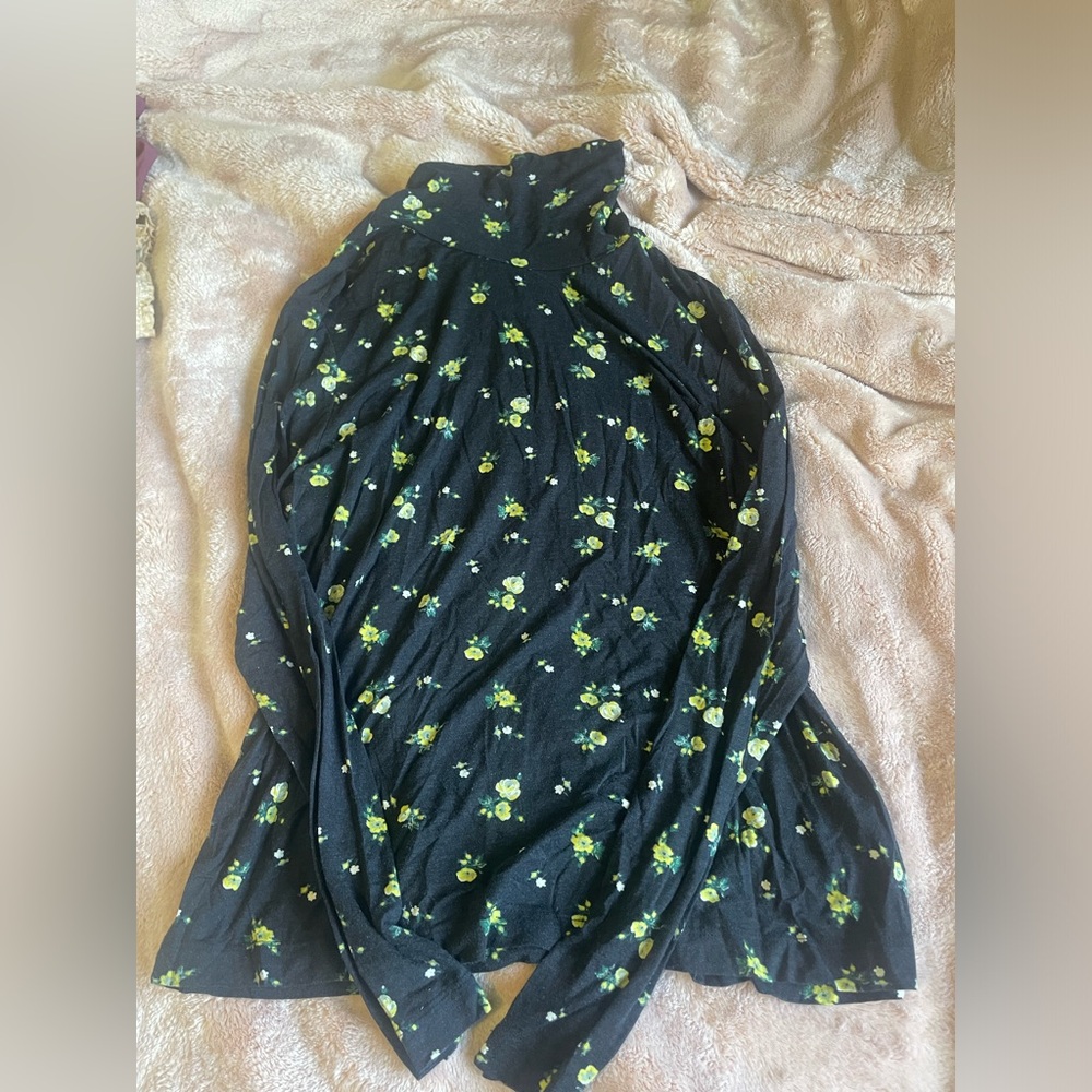 H & M ladies mock neck top